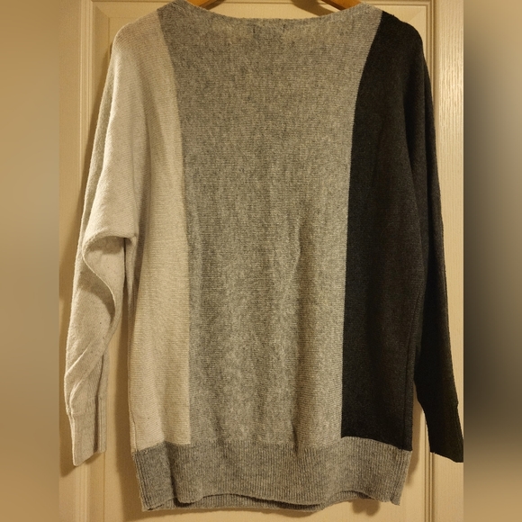 Reitmans Cashmere blend sweater Sz Medium - Picture 2 of 3